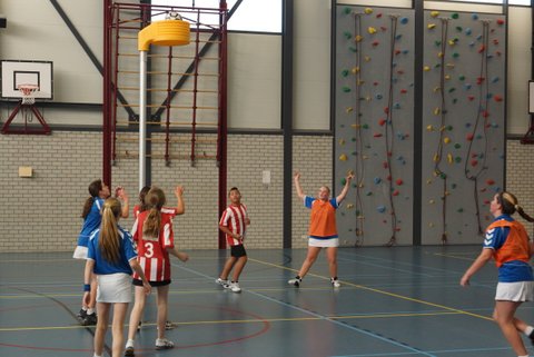 Korfbal C2  29 november-046.JPG